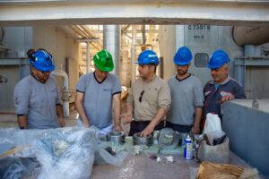 انجام تعمیرات اساسی تجهیزات هوای نواحی ۱ و ۲ شرکت فجر انرژی خلیج فارس