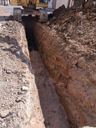 حفاری و اصلاح خطوط فاضلاب در منطقه یک اهواز