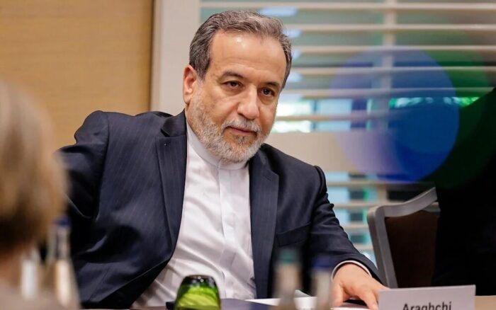 عراقچی: ایران تمامی گزینهها را برای دفاع از حاکمیت، منافع و مردم خود محفوظ میدارد عراقچی: ایران تمامی گزینهها را برای دفاع از حاکمیت، منافع و مردم خود محفوظ میدارد