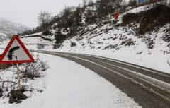 محور اندیکا-شهرکرد به علت بارش برف مسدود است