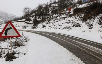 محور اندیکا-شهرکرد به علت بارش برف مسدود است