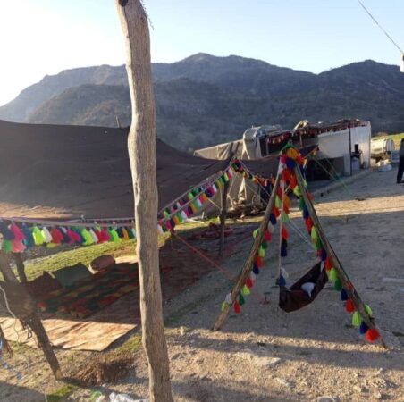 برپایی سیاه‌چادرهای عشایری «طرح نوروزگاه» در اندیکا برای استقبال از مسافران نوروزی