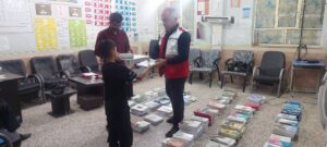 مهرِ مهربانی در مدارس اندیکا؛ توزیع کتب و نوشت‌افزار توسط خیرین هلال احمر میان دانش‌آموزان عشایری و روستایی بخش مرکزی شهرستان اندیکا