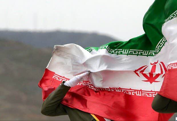 سلام به پدافند که شبانهروز به سان عقاب برای شکار کرکسها چشم به آسمان دارد سلام به پدافند که شبانهروز به سان عقاب برای شکار کرکسها چشم به آسمان دارد