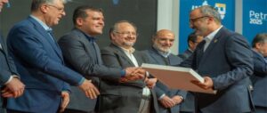 پتروشیمی بوعلی سینا برگزیده جایزه نوآوری در توسعه کسب‌وکار پتروفن ۱۴۰۴ شد