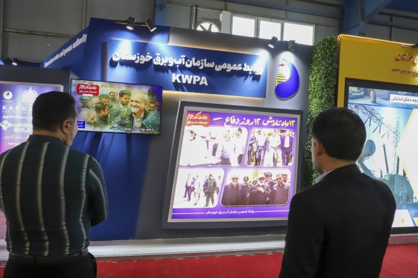 افتتاح غرفه سازمان آب و برق خوزستان به مناسبت هفته دولت با حضور استاندار