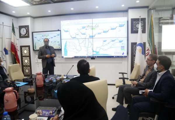 برگزاری اولین نشست هم اندیشی سواد آبی با معلمان در رصدخانه آب و انرژی سازمان آب و برق خوزستان