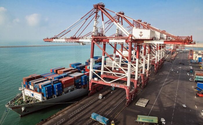 برخورداری بندر امام خمینی(ره) از خط منظم کشتیرانی با هدف توسعه تجارت خارجی