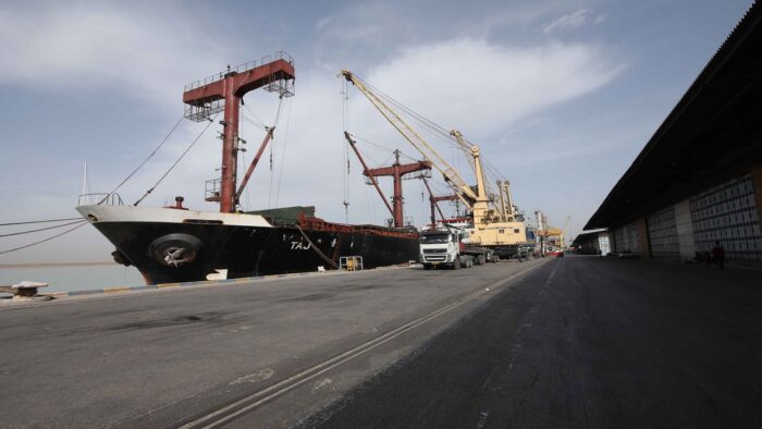 تخلیه بیش از ۵۵۵ هزار تن غلات از ۸ کشتی در بندر امام خمینی